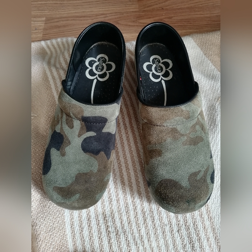 Sanita camoflage clogs 38